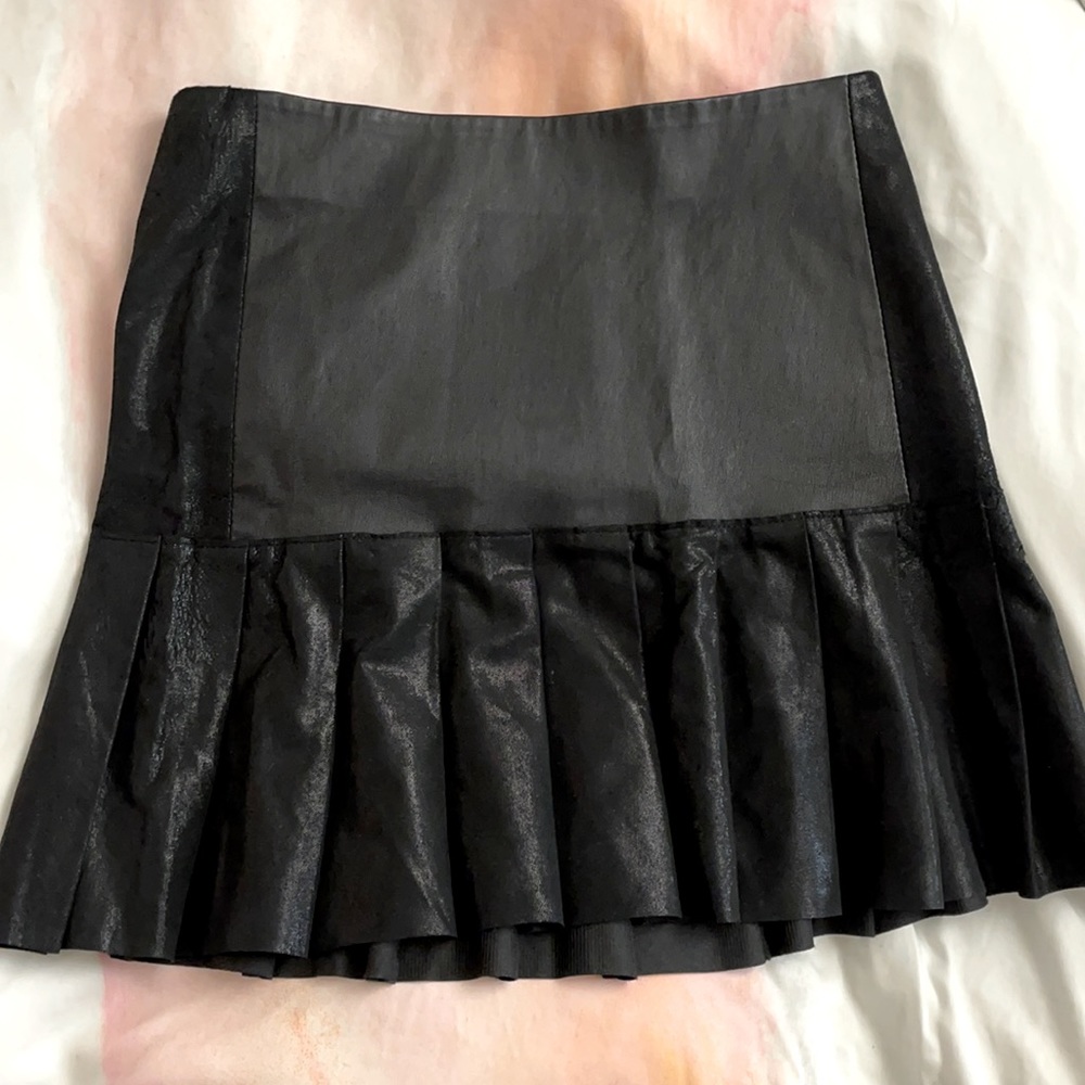 Genuine leather skirt, pleated bottom
Vintage 2000s juicy couture